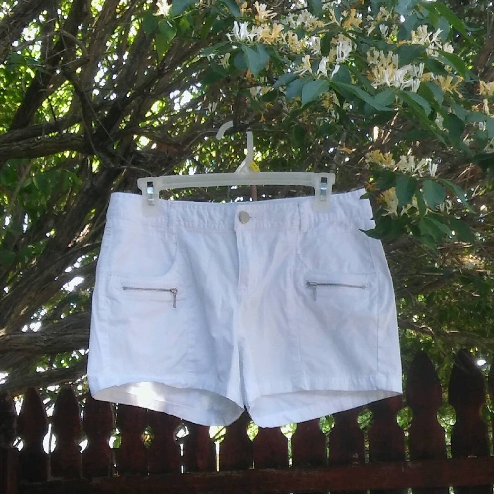 CATO White Shorts Perfect for the Summer